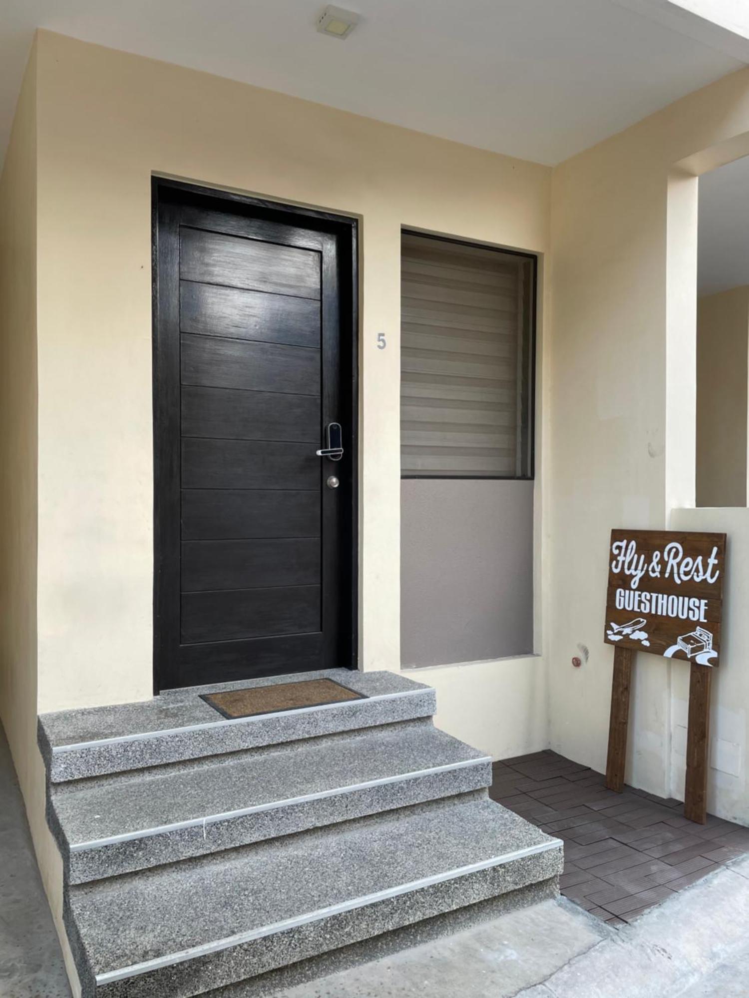 Fly & Rest Guesthouse - Mactan-Cebu International Airport マクタン エクステリア 写真